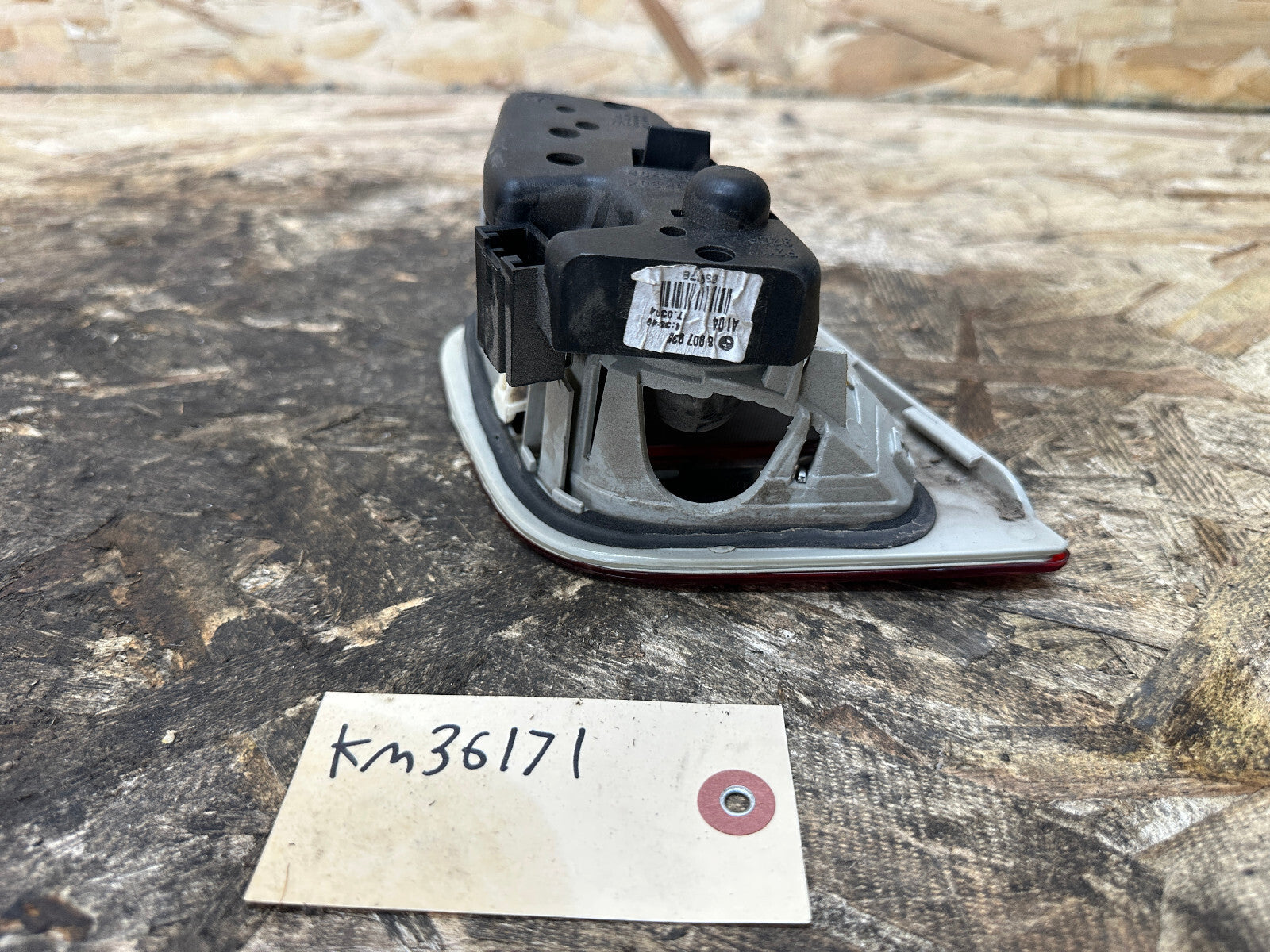 BMW 01-06 E46 LCI 3 SERIES REAR RIGHT TRUNK TAIL LIGHT OEM 388570R+8907938
