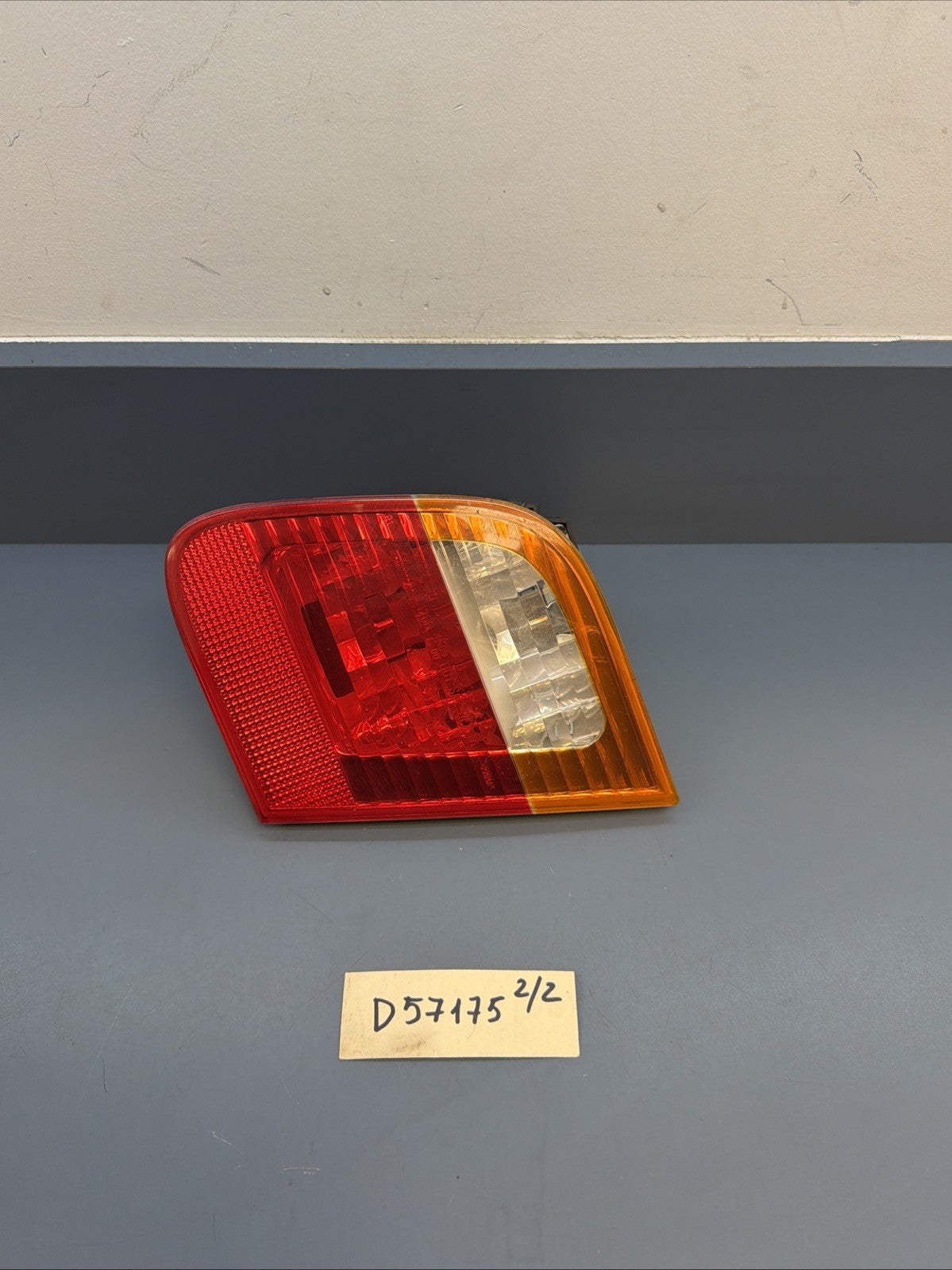 02-05 BMW 325i Sedan Inner Trunk RIGHT Passenger Tail Light 6907938 USED OEM