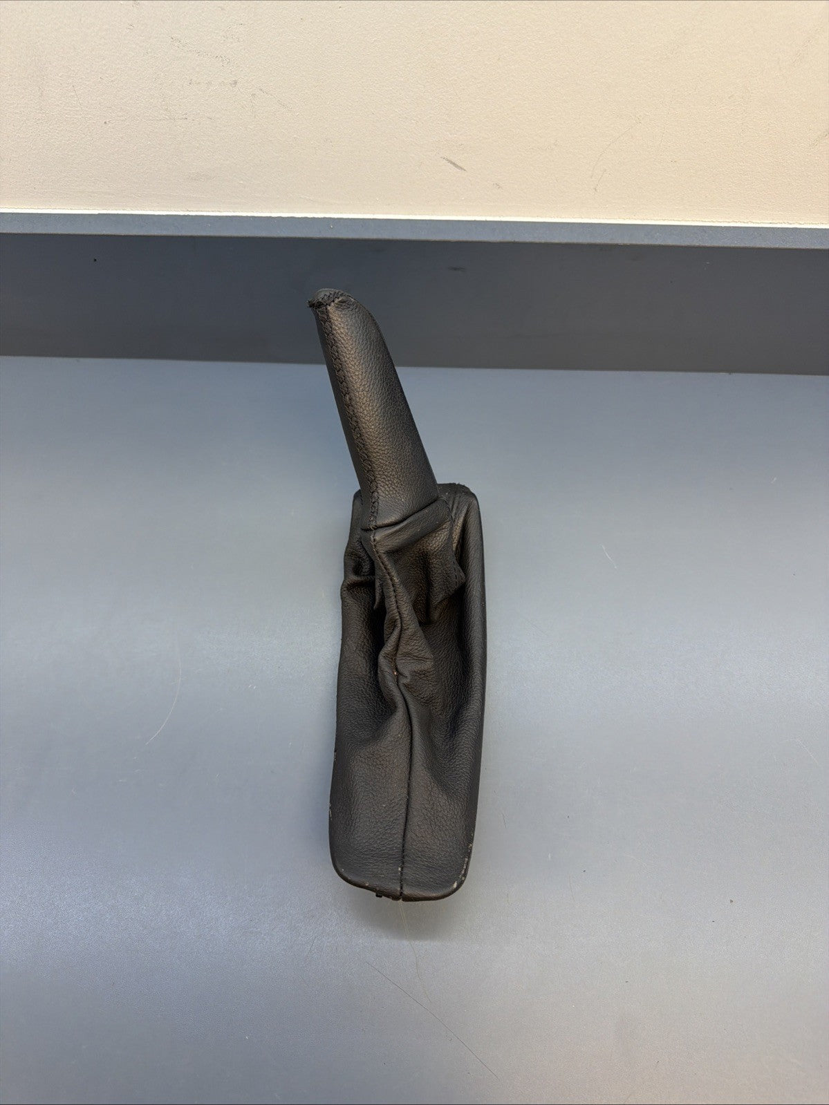 2007 BMW E90 328i SEDAN AUTOMATIC FLOOR SHIFT SHROUD BLACK OEM 13599911