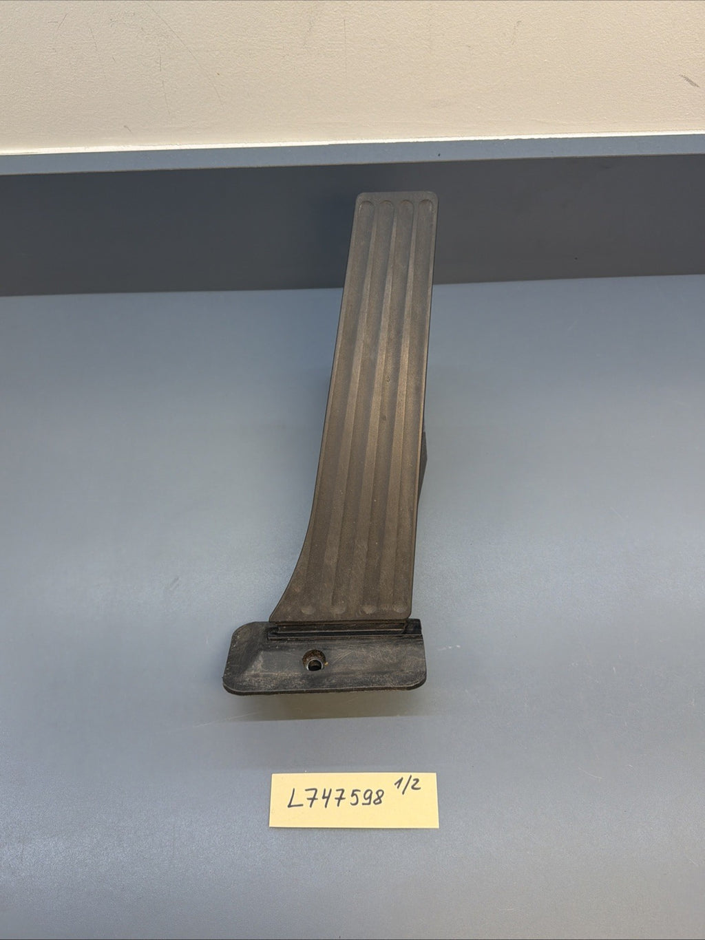 2007 - 2013 BMW X5 E70 xDrive50i Gas Accelerator Throttle Pedal Pad 6789998 OEM