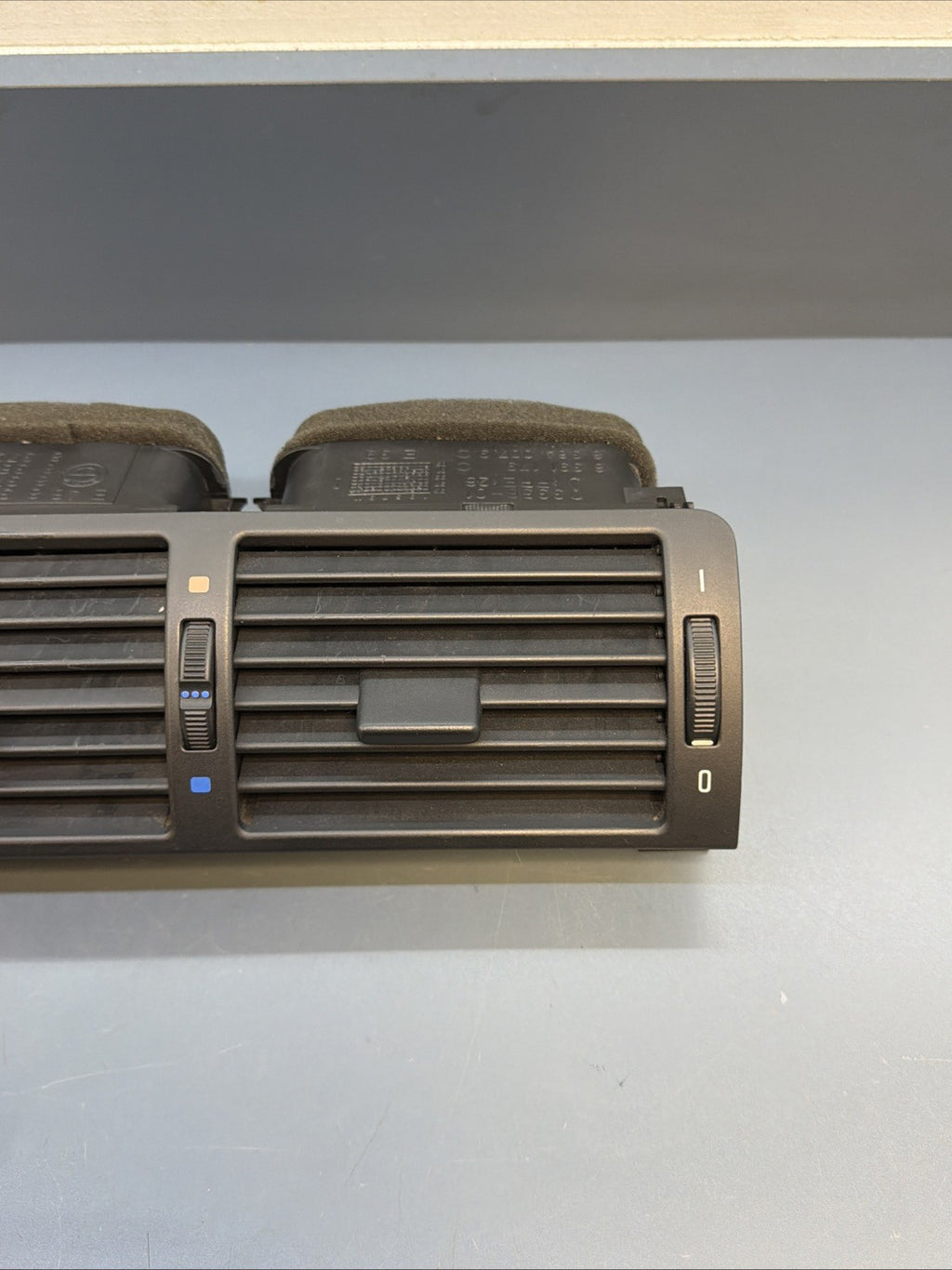 BMW 1997-2006 E46 3 SERIES BLACK CENTER INTERIOR VENT ASSEMBLY OEM 8361895