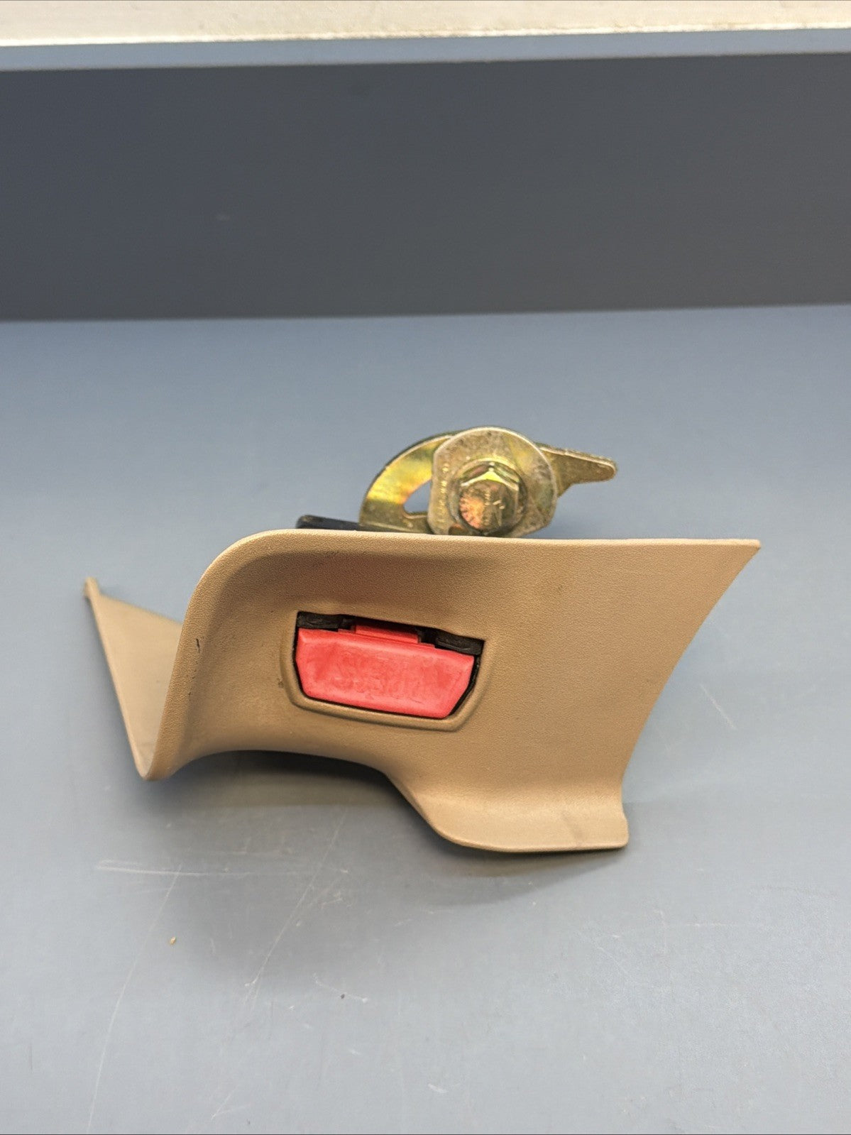 89-95 Bmw E34 5 Series Rear Left Seat Belt Buckle Latch Receiver Beige 8126521