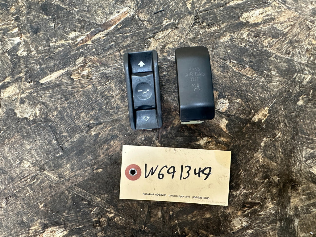 BMW 2003-2010 E83 X3 OVERHEAD SUNROOF SWITCH+PASSANGER SRS LIGHT OEM 2904570
