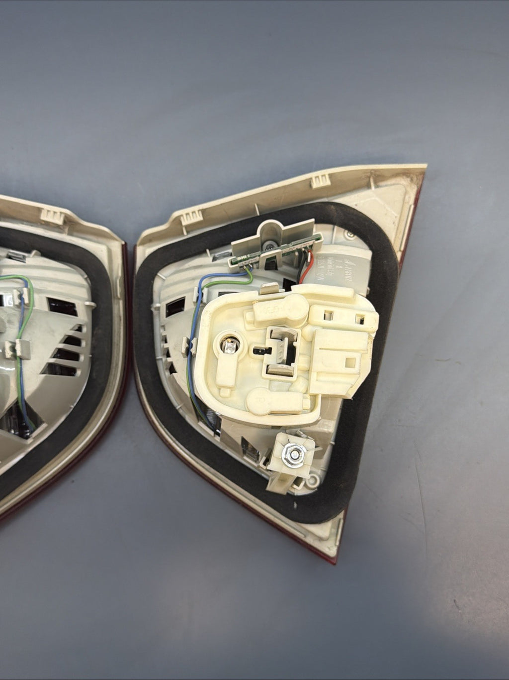 09-11 BMW E90 M3 335 328 Left And Right Inner Trunk Tail Light  7289427 7289428