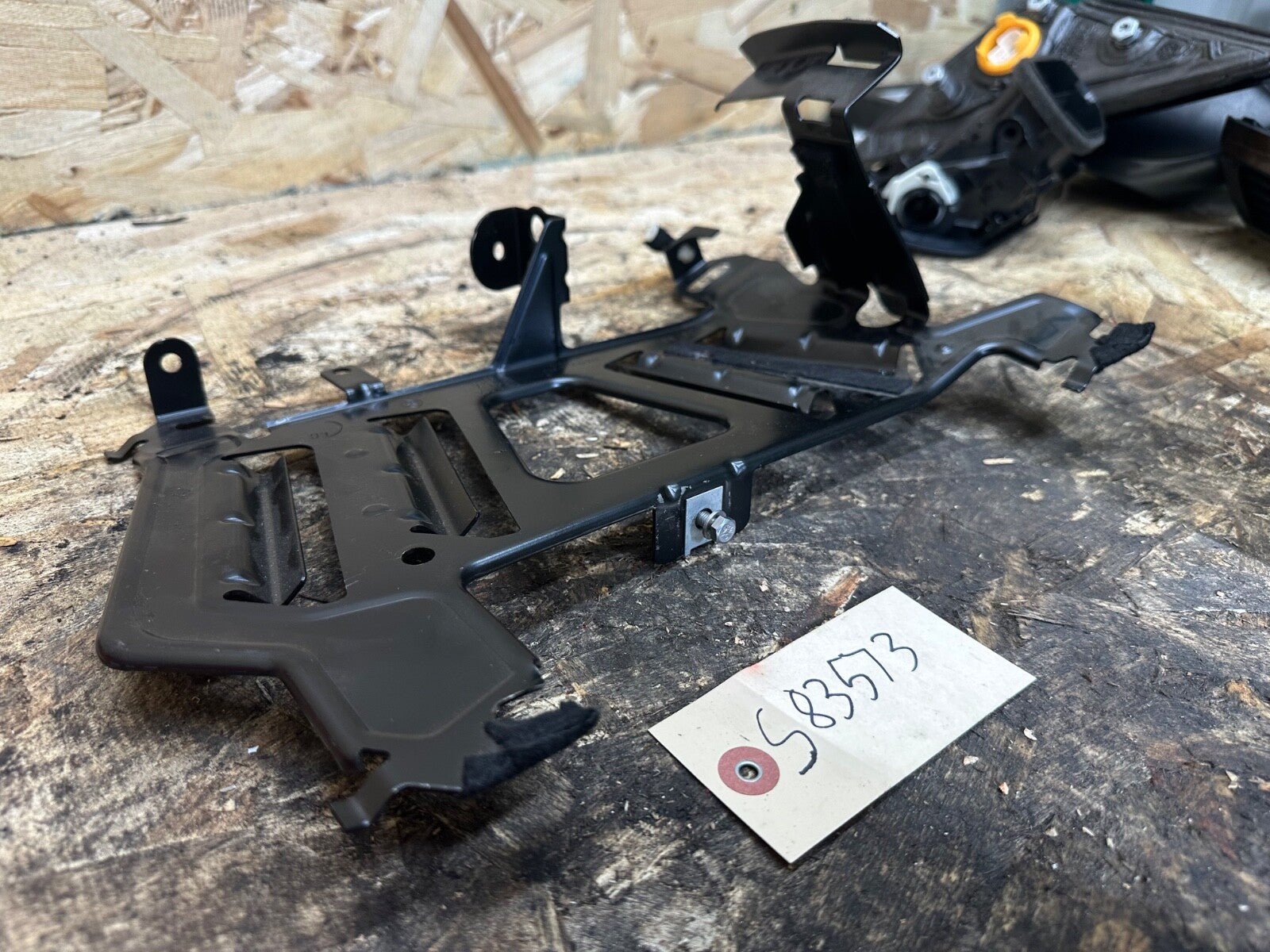 BMW F30 12-19 AMPLIFIER BRACKET OEM BMW 9313776
