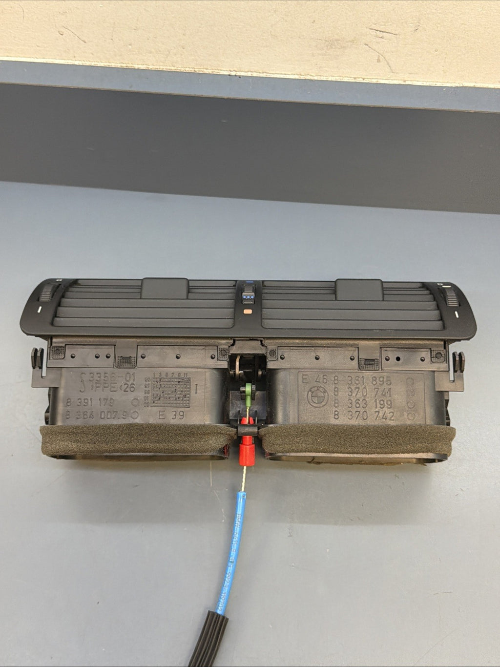 1999-2006 BMW E46 3 Series 325i Center Dash AC Air Vent Assembly 8363199 OEM
