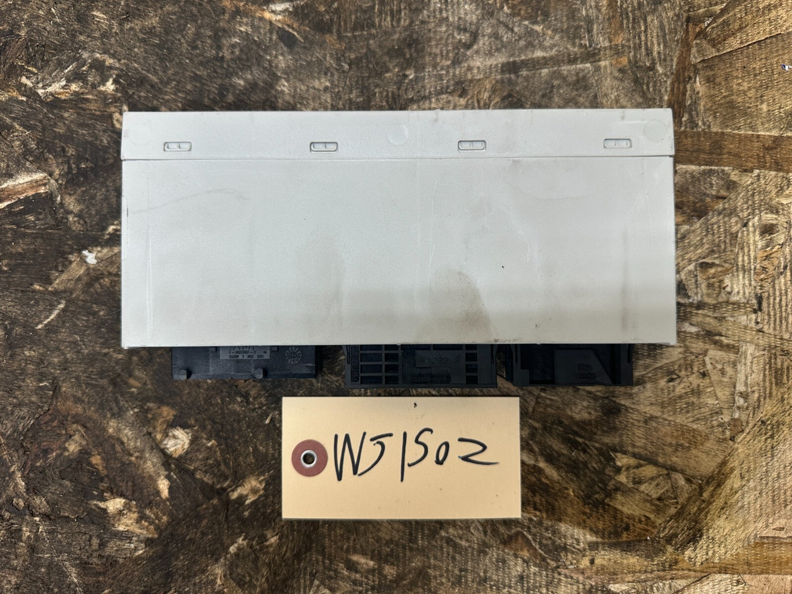 BMW 2003-2010 F83 X3 BASIC/BODY CONTROL MODULE OEM 9161931