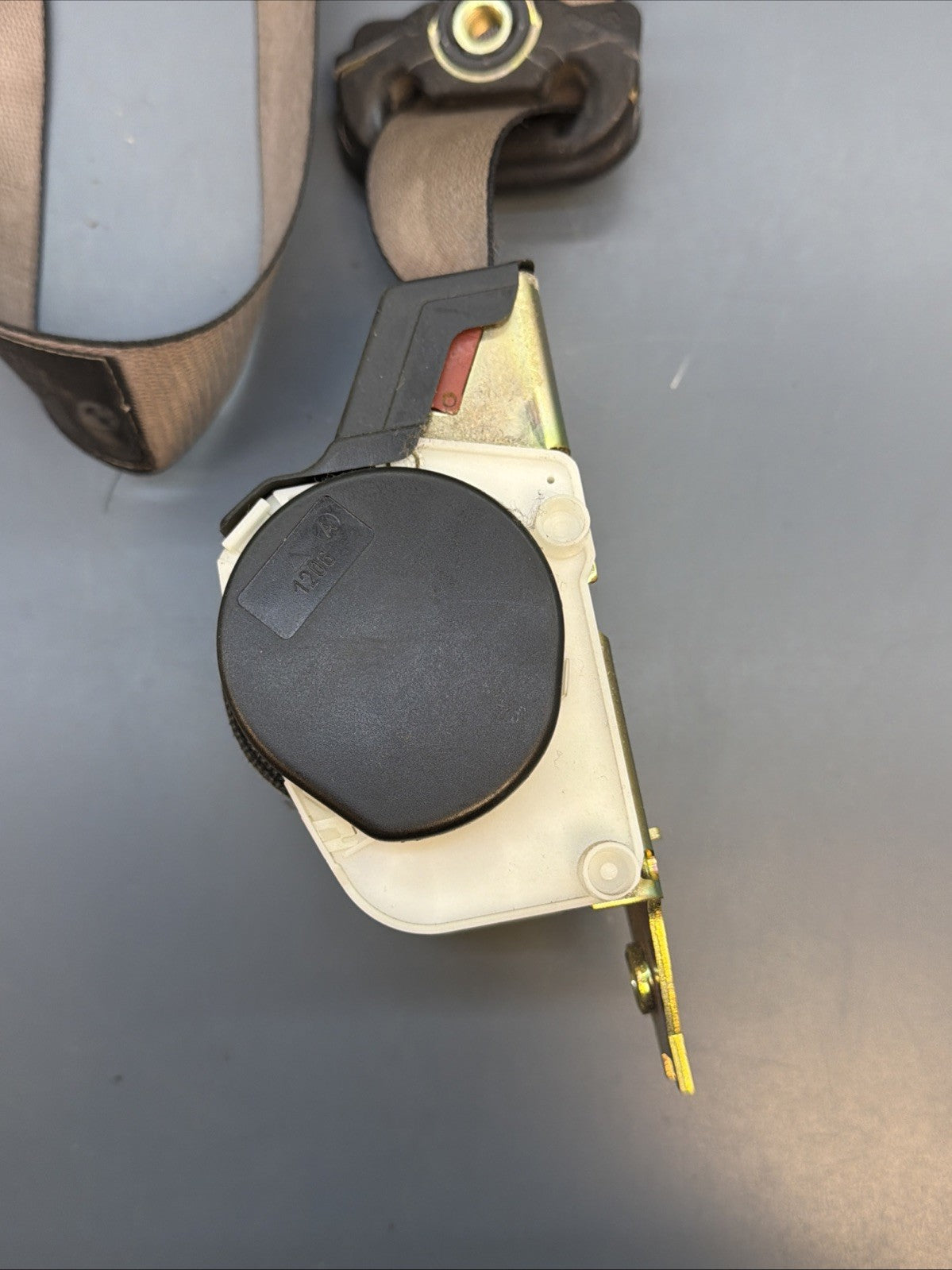 89-95 Bmw E34 5 Series Front Right Side Upper Seat Belt Retractor Beige 8208880