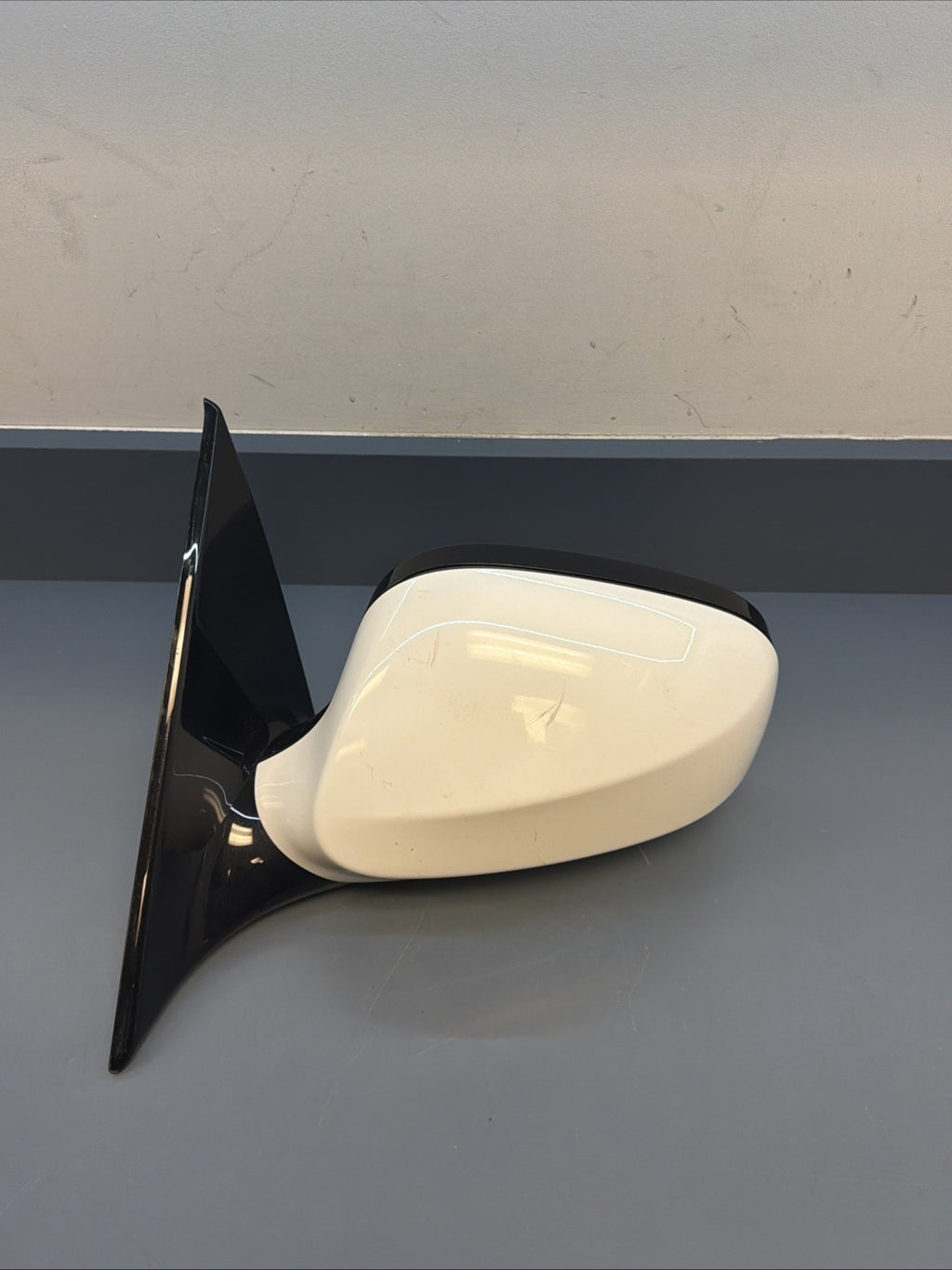 BMW 2009-2013 E90 LCI POWER LEFT DRIVER SIDE MIRROR WHITE OEM 7208146