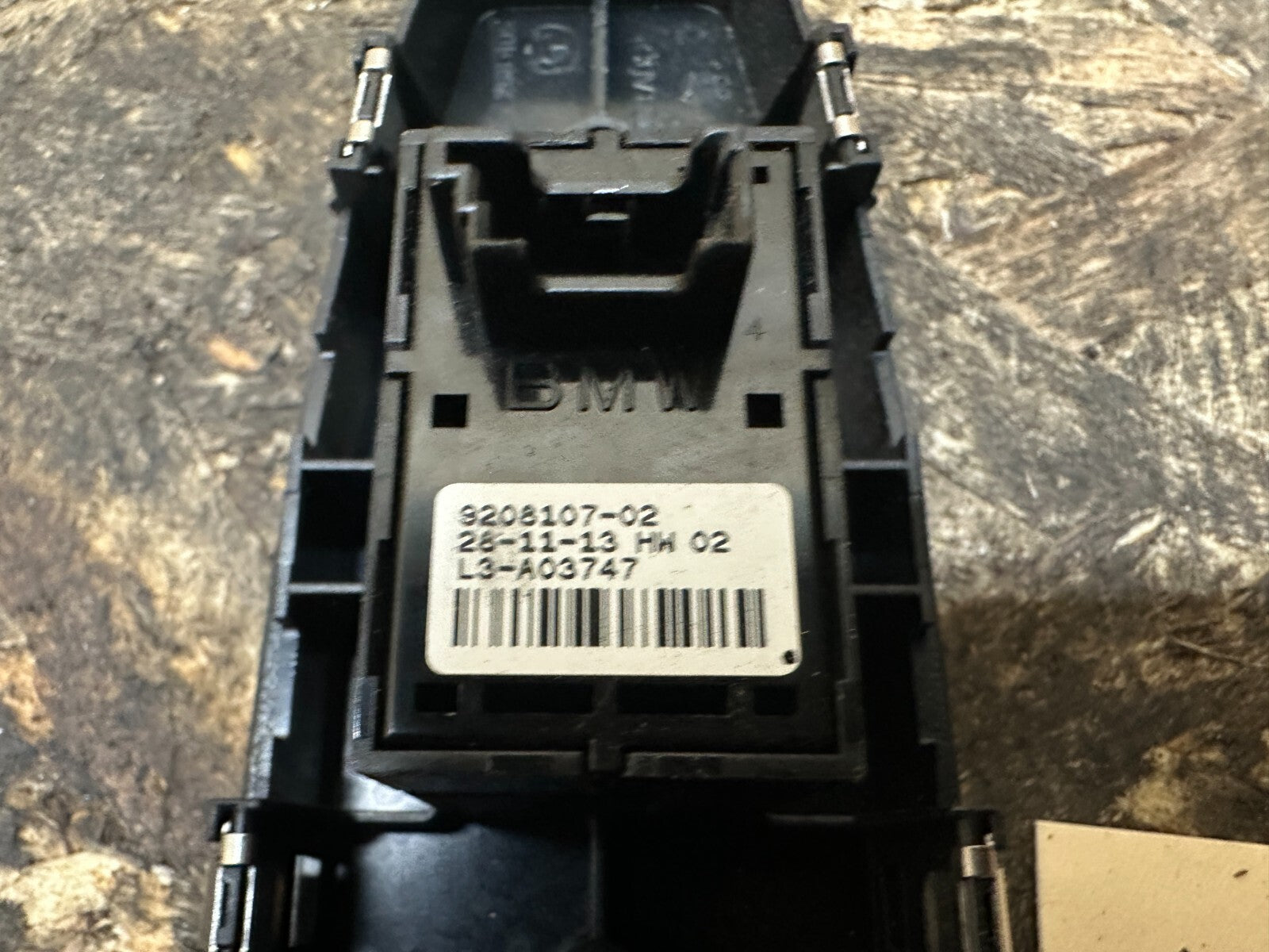 BMW 2012-2019 F32 FRONT RIGHT WINDOW SWITCH CONTROL BUTTON BLACK OEM 14121810