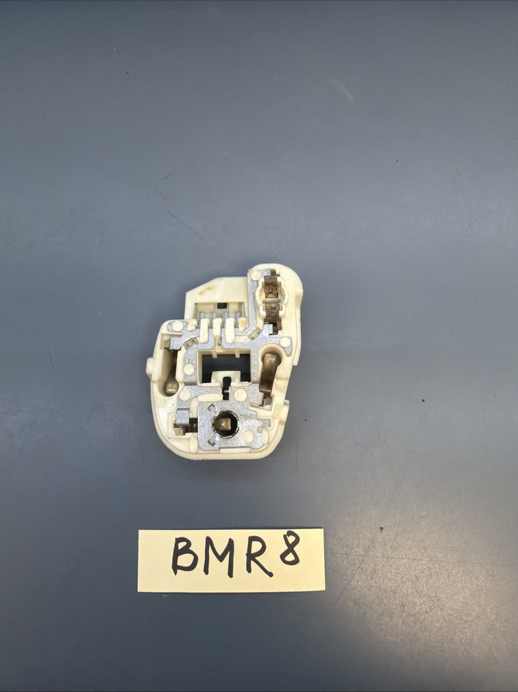 09-11 BMW E90 SEDAN 328i 335i TAIL LIGHT LAMP SOCKET INNER RIGHT REAR 7211212