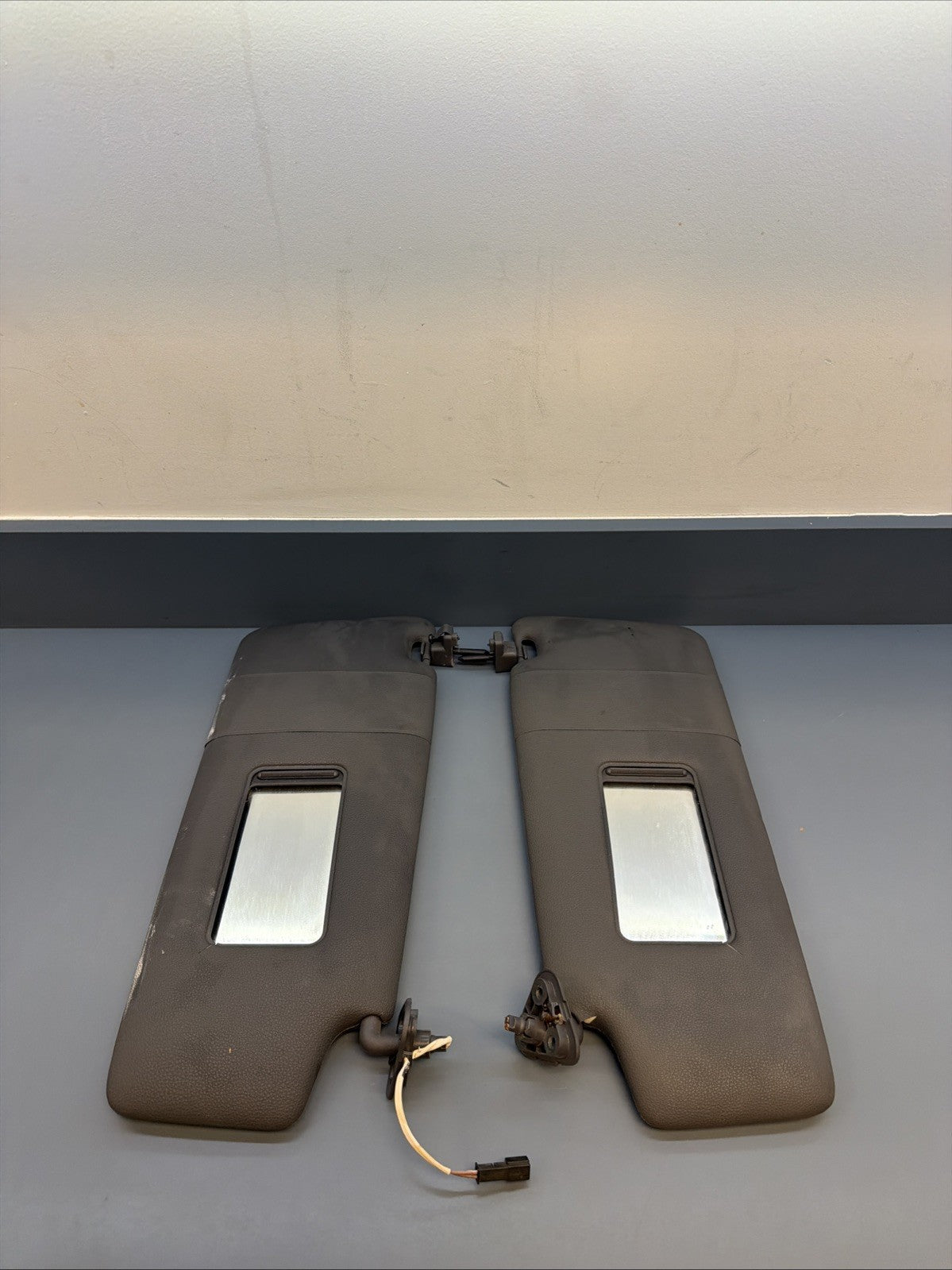 2004 BMW X3 E83 SUN VISOR PAIR BLACK 8373575