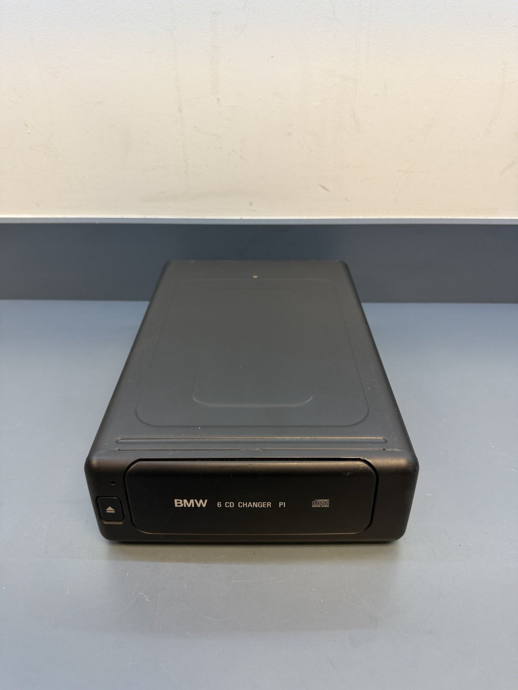 Genuine BMW E38 7-Series Trunk 6 CD Changer With Cartridge 65128375537