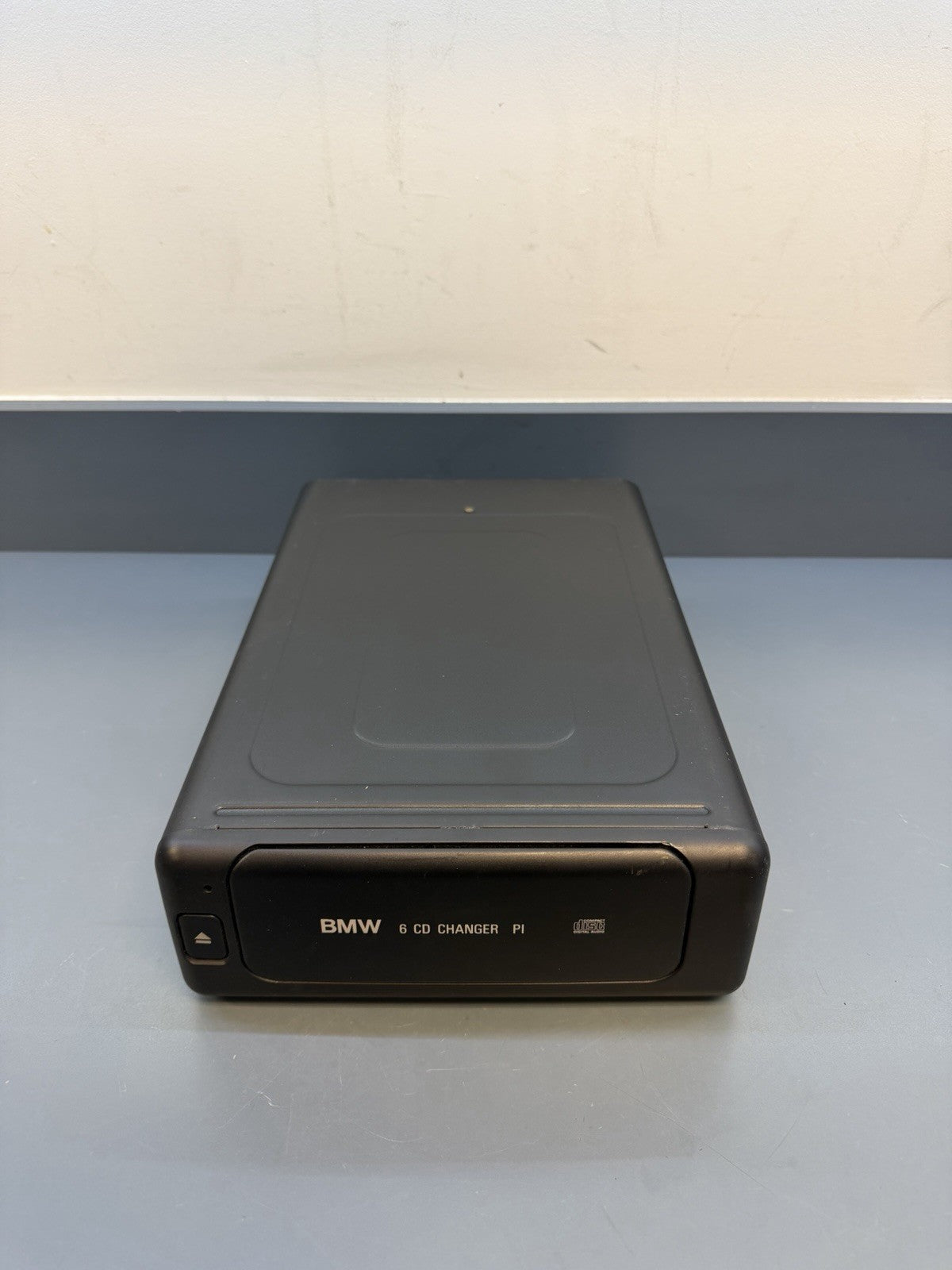 Genuine BMW E38 7-Series Trunk 6 CD Changer With Cartridge 65128375537