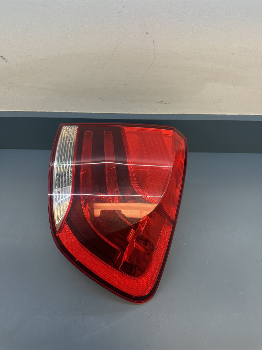2013 2014 2015 BMW E84 X1 REAR RIGHT OUTER TAIL LIGHT ASSEMBLY OEM 2990112