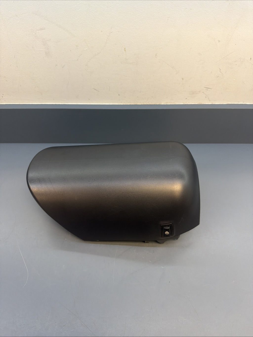 BMW 2006-2012 E90 BOTTOM STEERING COLUMN TRIM COVER HEATED OEM 9143645