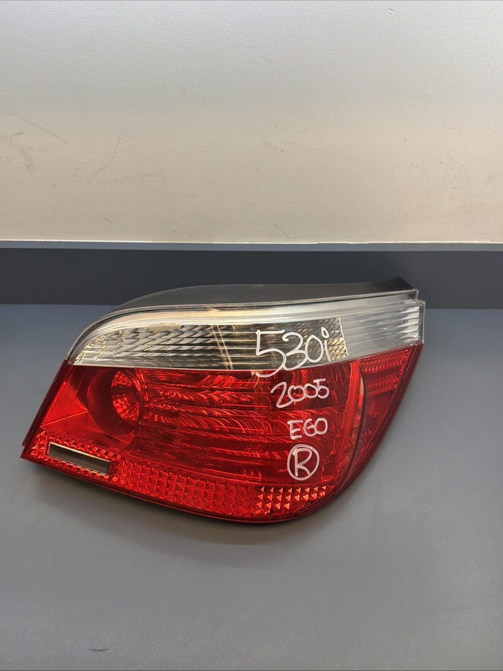 2004-2007 BMW 5 SERIES M5 E60 REAR RIGHT PASSENGER TAIL LIGHT LAMP OEM 7165740