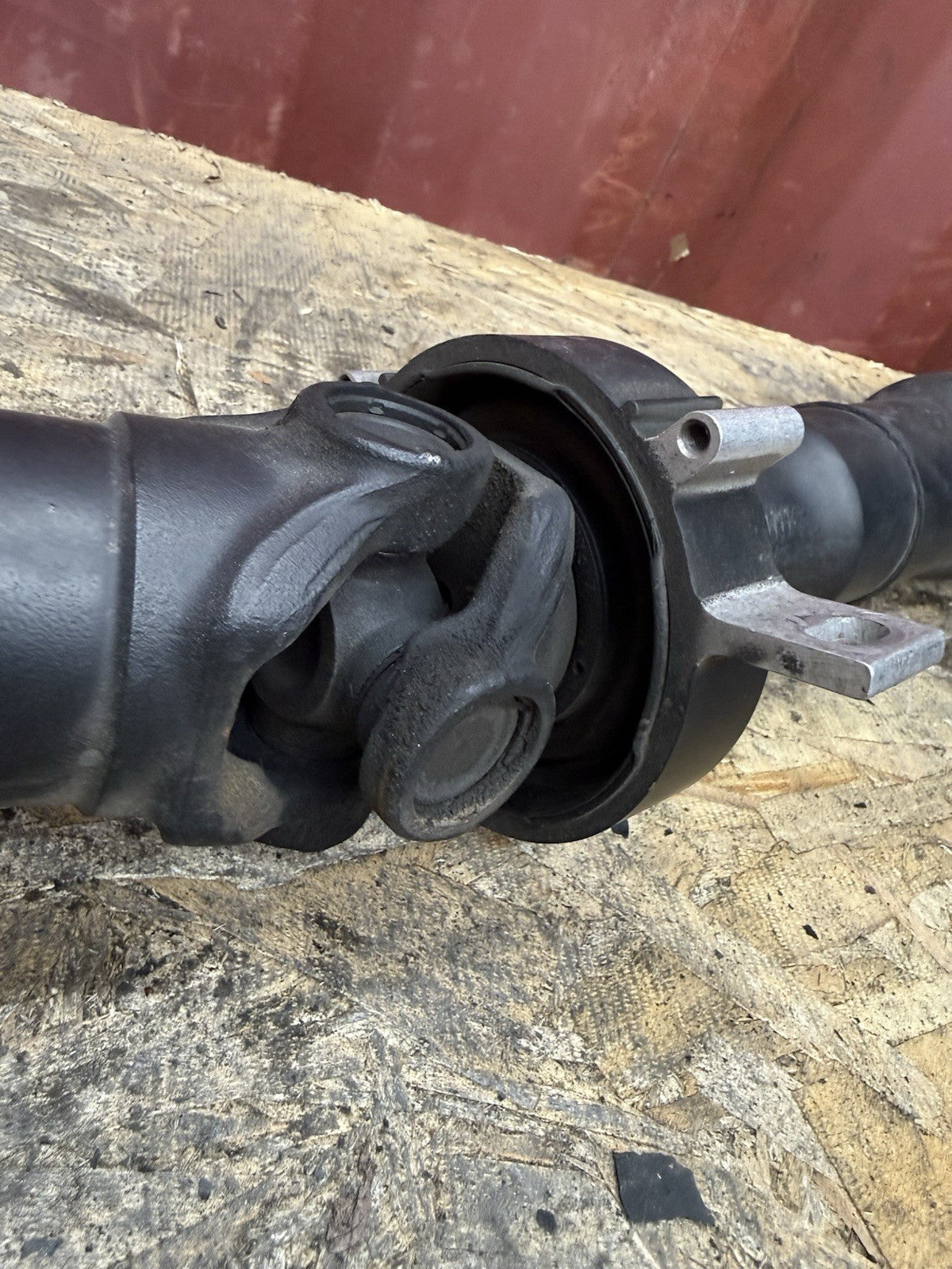 OEM BMW REAR AWD DRIVESHAFT FITS AUTO 09-18 F10 F06 530 535 550 640 650 7589684