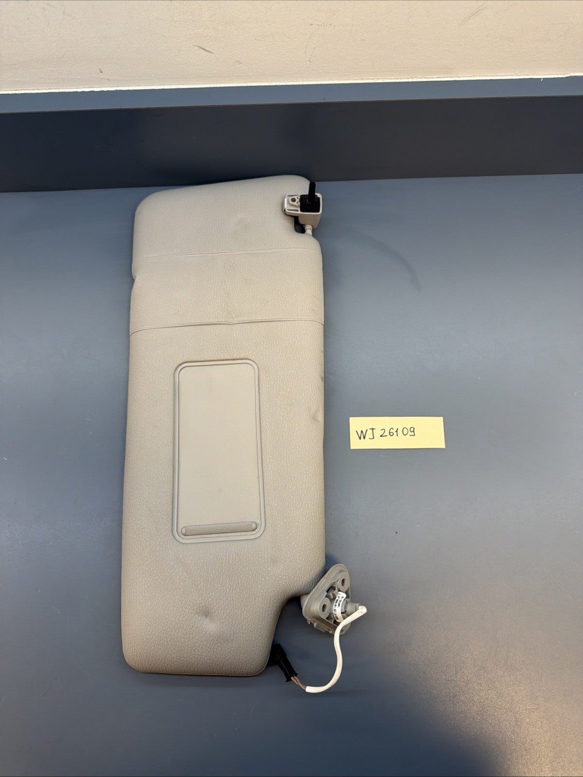 2009 BMW X3 E83 SUN VISOR RIGHT PASSANGER SIDE 8373575