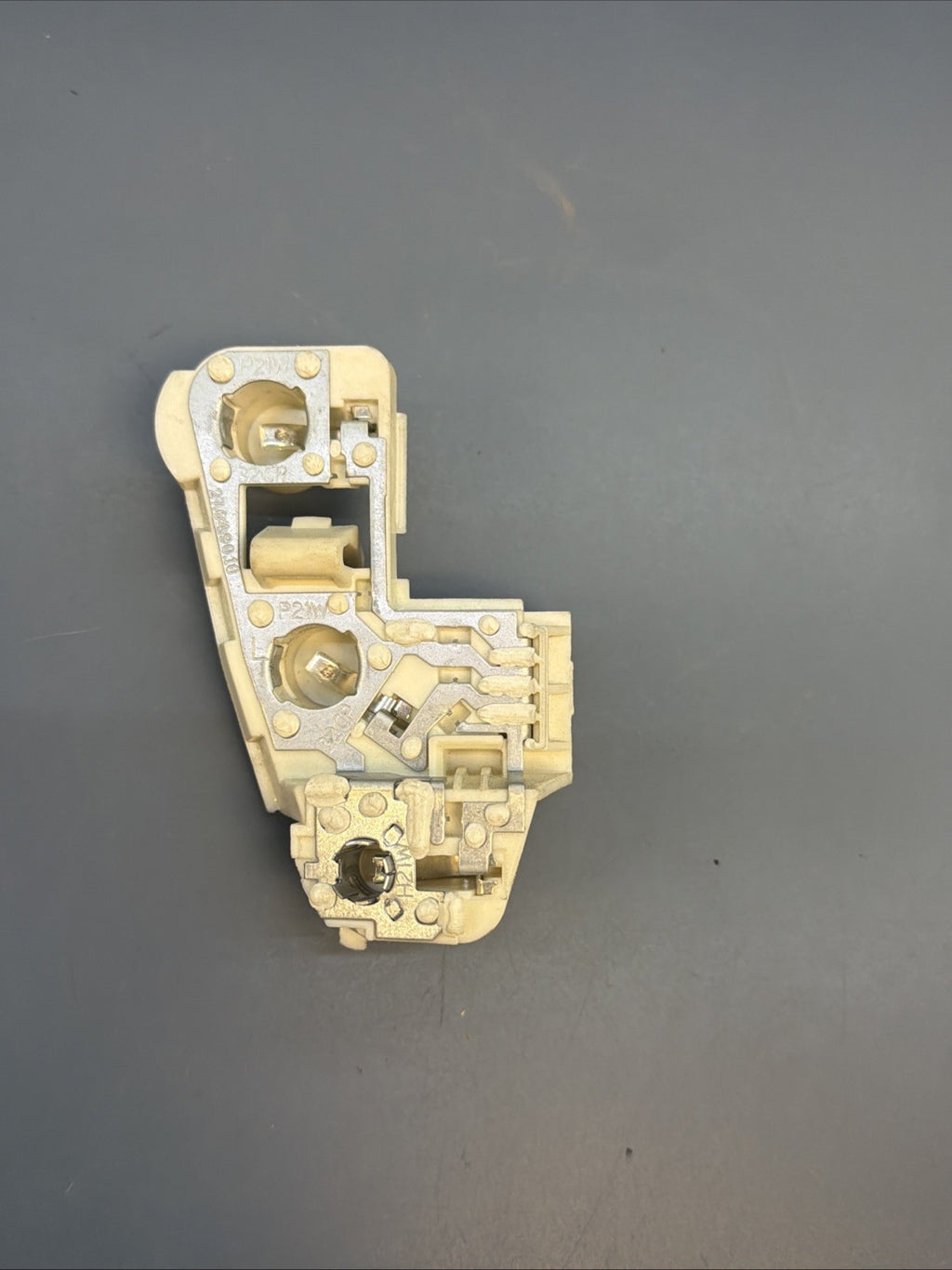 BMW E90 Rear Left Driver Tail Light Bulb Socket 06-08 330i 328i 325i 7183841