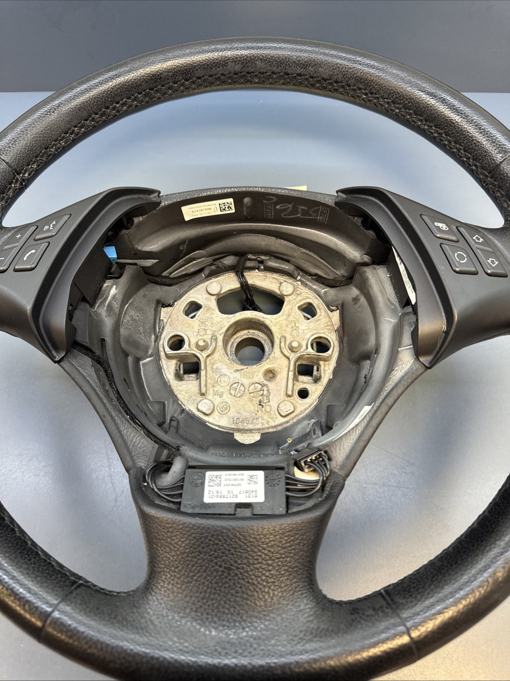 06-12 OEM BMW E90 E91 BASE Leather Steering Wheel Heated  Black 6795569