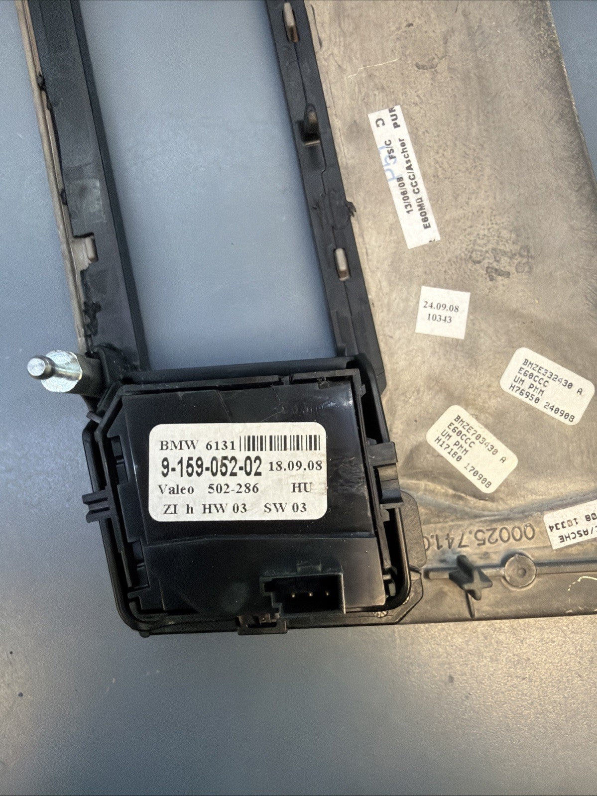 2006-2010 BMW 535I 550I E60 FRONT DASH HEATED SEAT TRACTION PANEL OEM 6978690