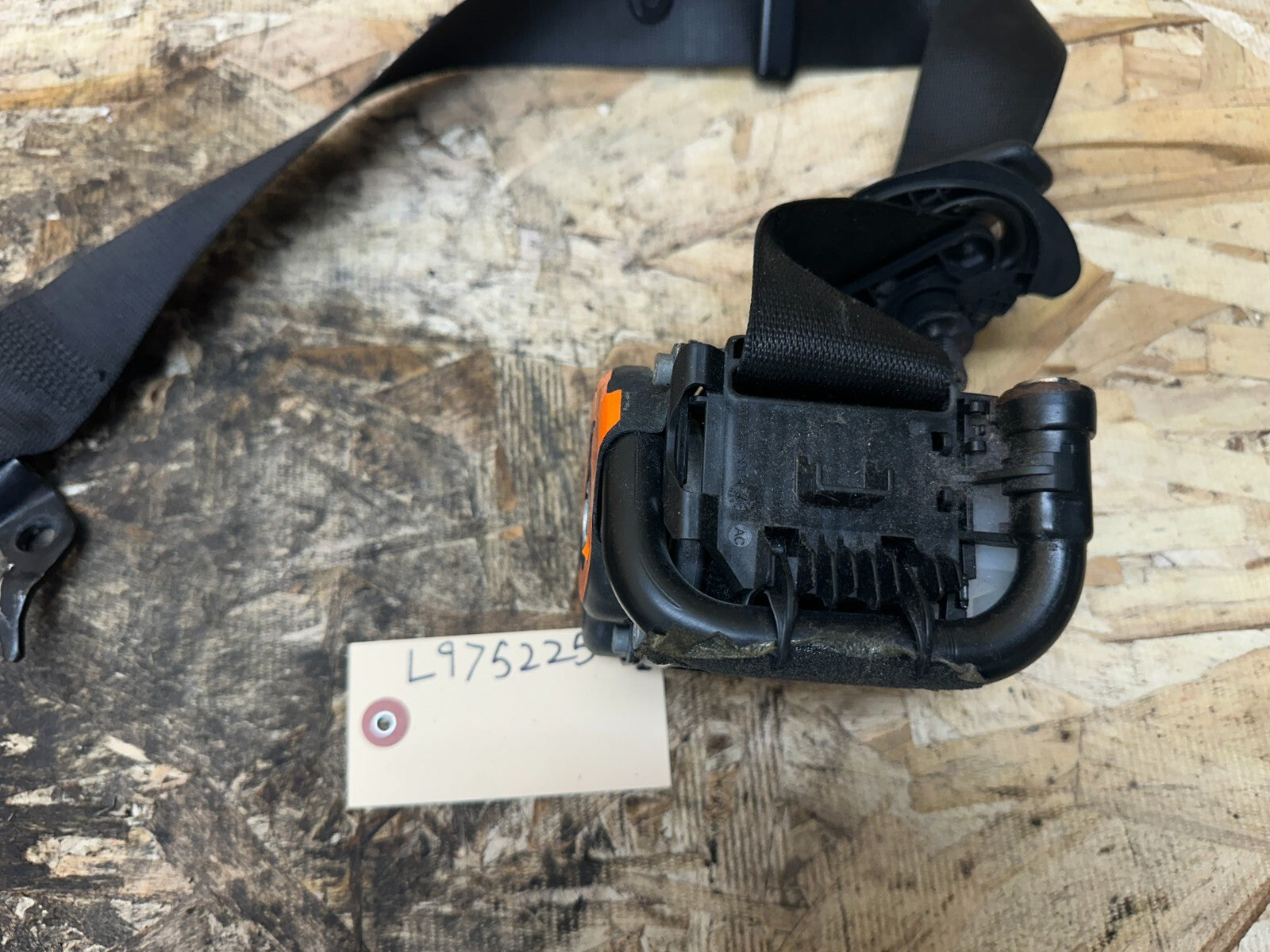 BMW 2011-2017 F25 X3 FRONT LEFT DRIVER SIDE SEATBELT RETRACTOR OEM 3066322