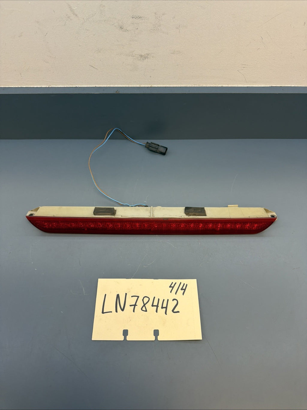 00-06 BMW X5 E53 CENTER BRAKE STOP LIGHT REAR RED LED HIGH MOUNT 63258362039 OEM