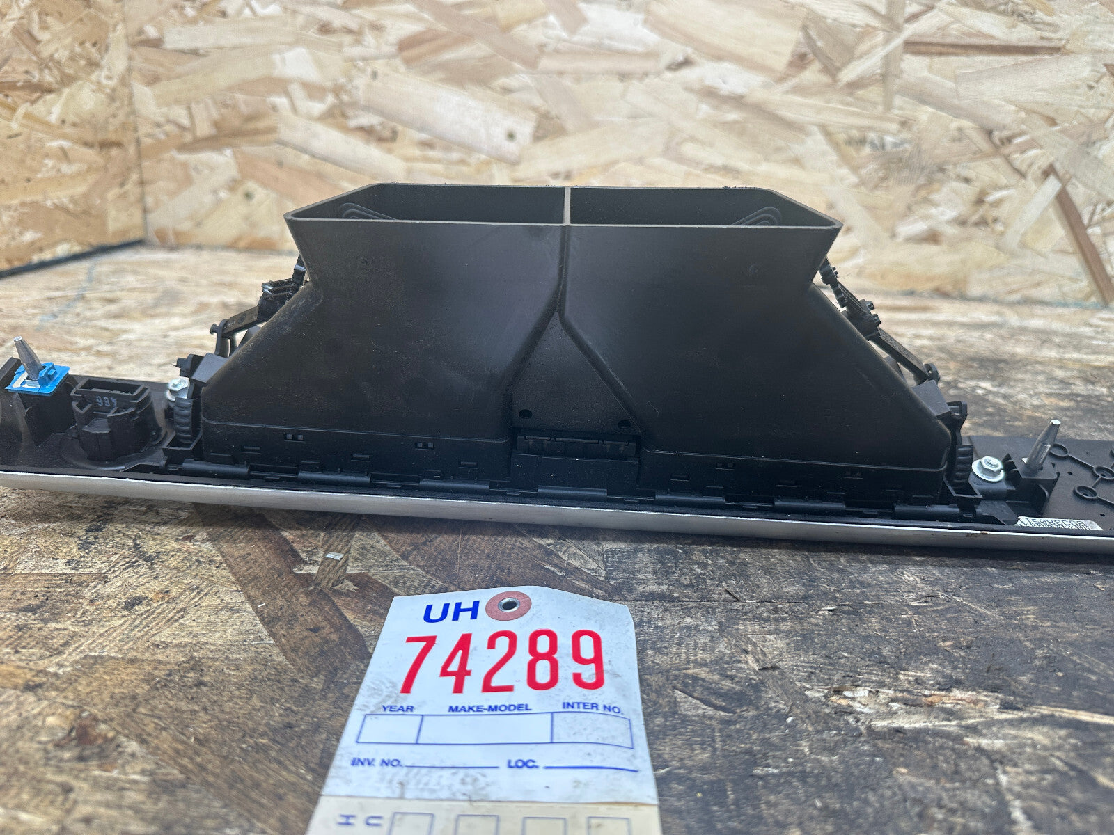 BMW 2004-2011 E90 3 SERIES CENTER RIGHT DASH VENT TRIM ALUMINUM OEM 6982457