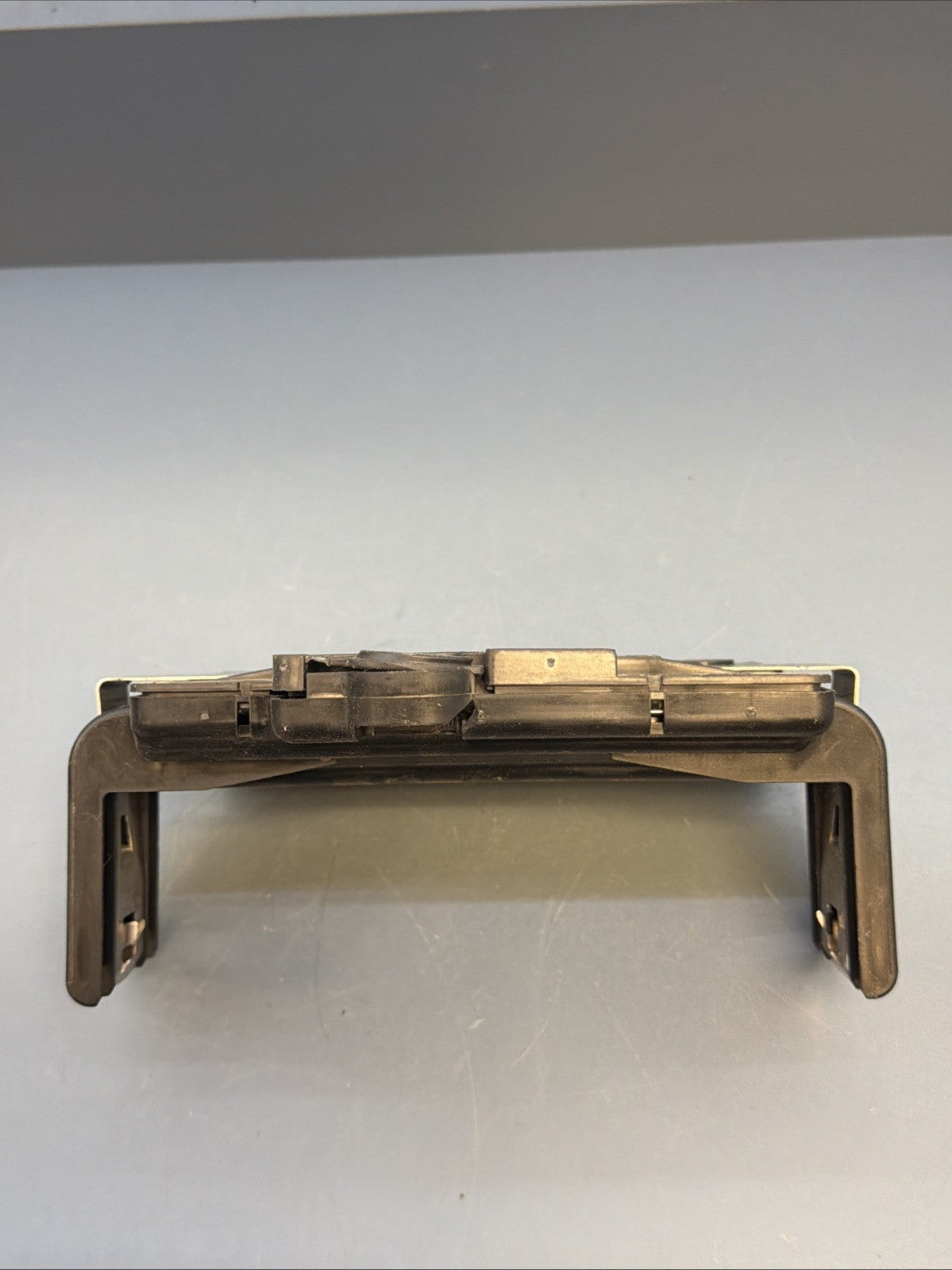 BMW X1 E81 E82 E84 E87 E88 E90 E91 E92 Power Distribution Box Fuse Unit 6942912