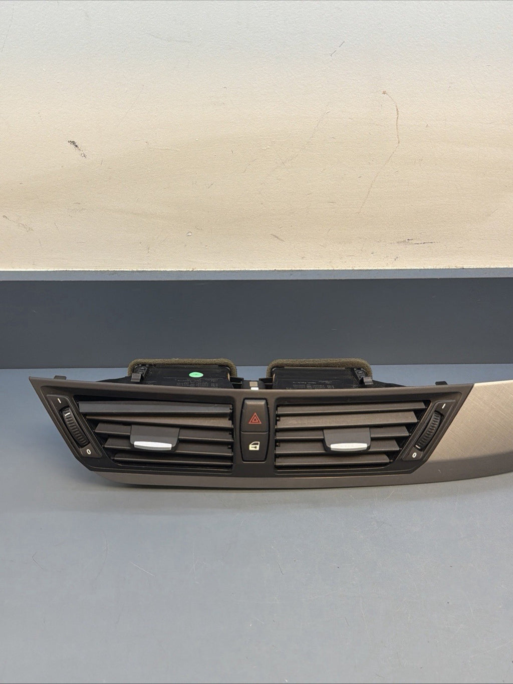 12-15 BMW X1 E84 DASHBOARD PANEL & AIR VENT GRILLE TRIM SILVER 9258354 8049413
