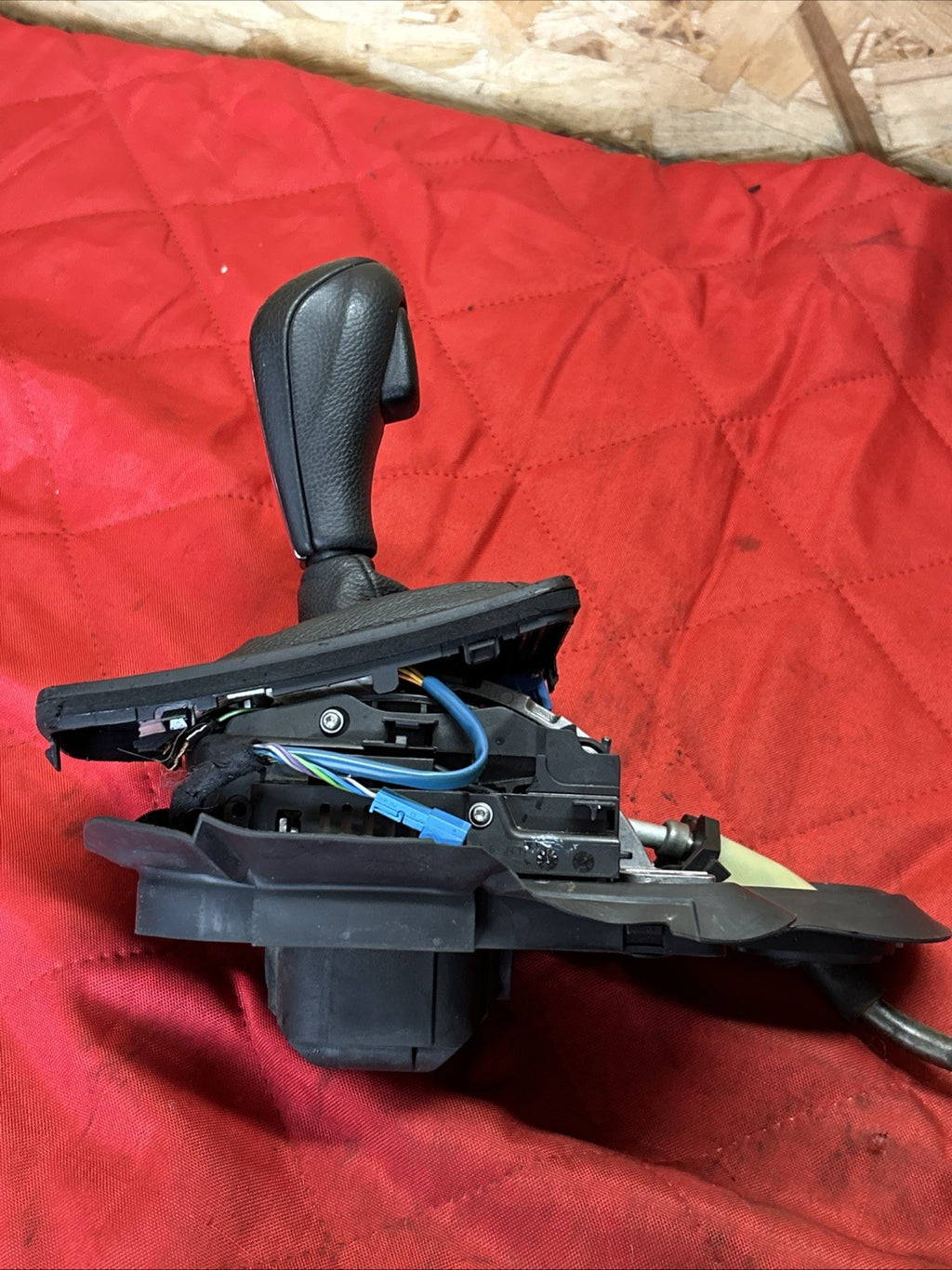 BMW 06-13 E90 AUTOMATIC TRANSMISSION GEAR SHIFTER/SELECTOR BLACK OEM 75636580