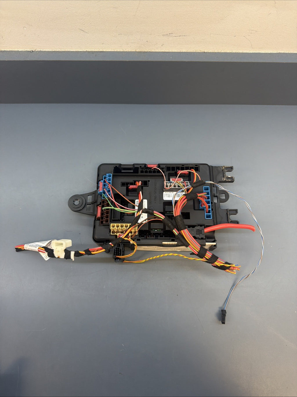 12-18 BMW F30 320i 328i 335i M3 Rear Trunk Power Distribution Fuse Relay 9261110