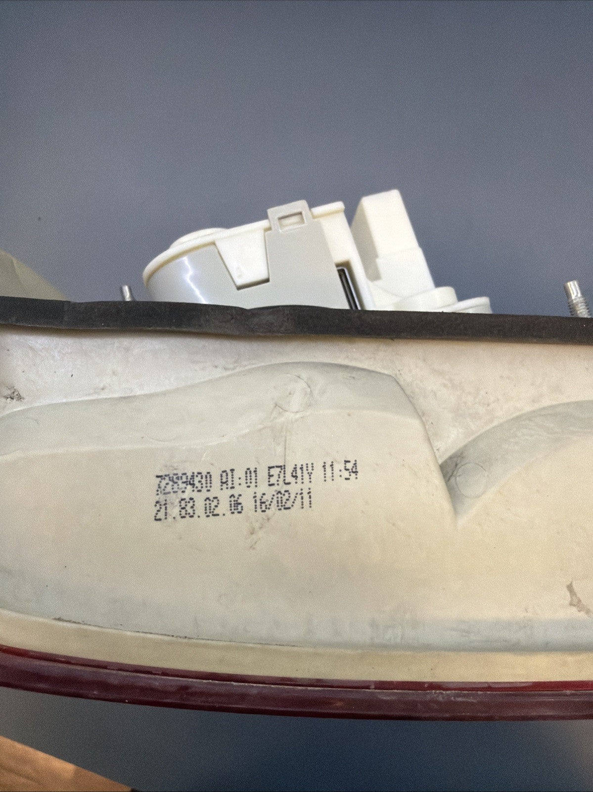 09-11 Bmw E90 328 335 M3 Rear Right Side LCI Outer Taillight Lamp Oem 7289430