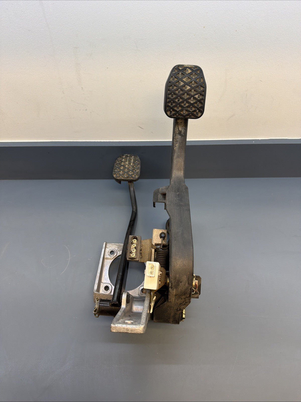 BMW E36 3-Series Z3 1997-2000 Clutch Brake Pedal Assembly w Return Spring OEM