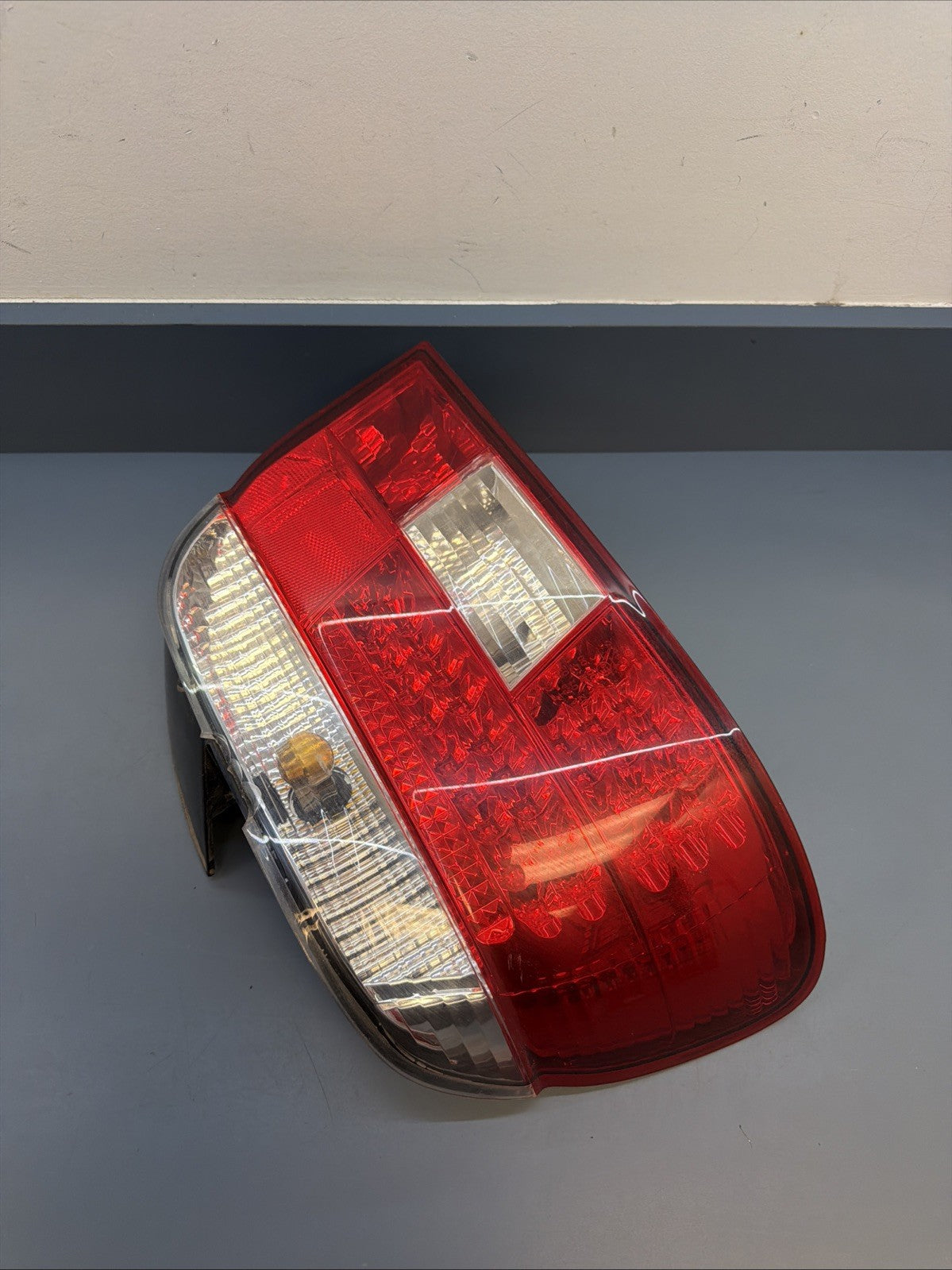 97-00 BMW 525i 530i 540i M5 E39 Rear Left Driver Side Tail Light Taillight *NOTE