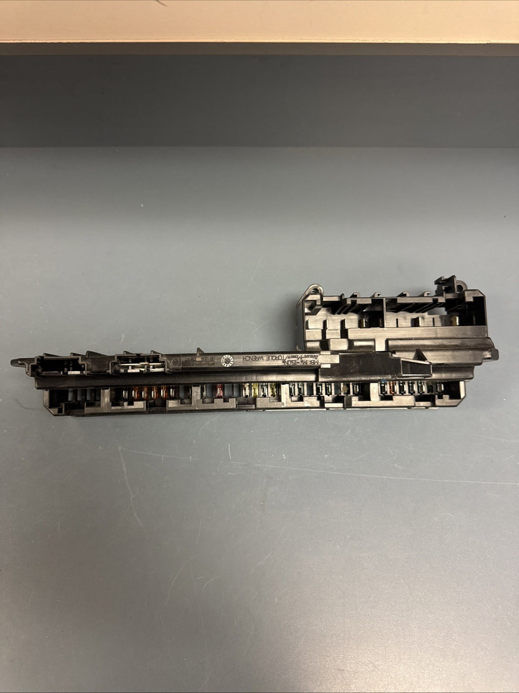 04-10 BMW E60 E61 525i 535i Front Dash Fuse Box Distribution Panel 6957330 OEM