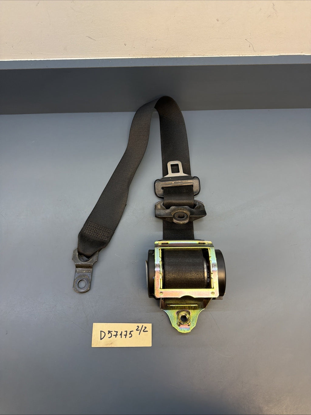 2001-2005 BMW 325I 325XI FRONT LEFT DRIVER SEAT BELT RETRACTOR 7009857 OEM