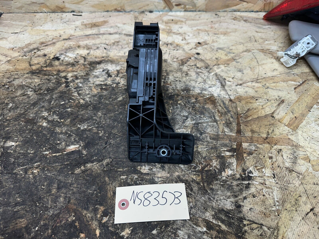 BMW F30 F31 F34 2012-2019 THOTTLE GAS ACCELERATION PEDAL OEM 3543-6853175