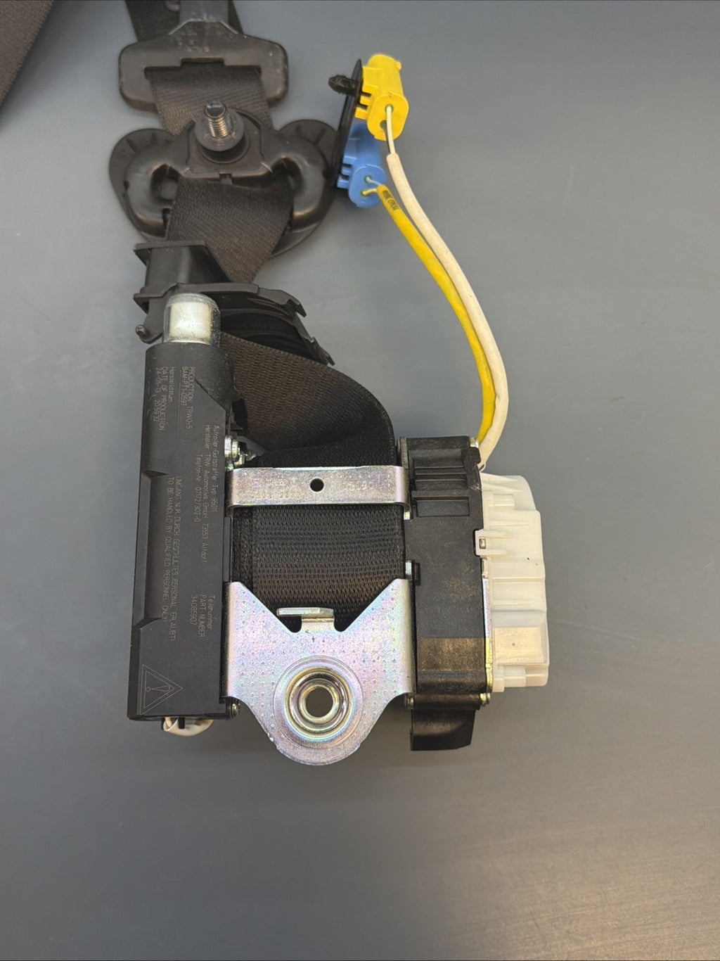 BMW 2012-2015 E84 X1 FRONT RIGHT PASSANGER SEAT BELT RETRACTOR OEM 34061695