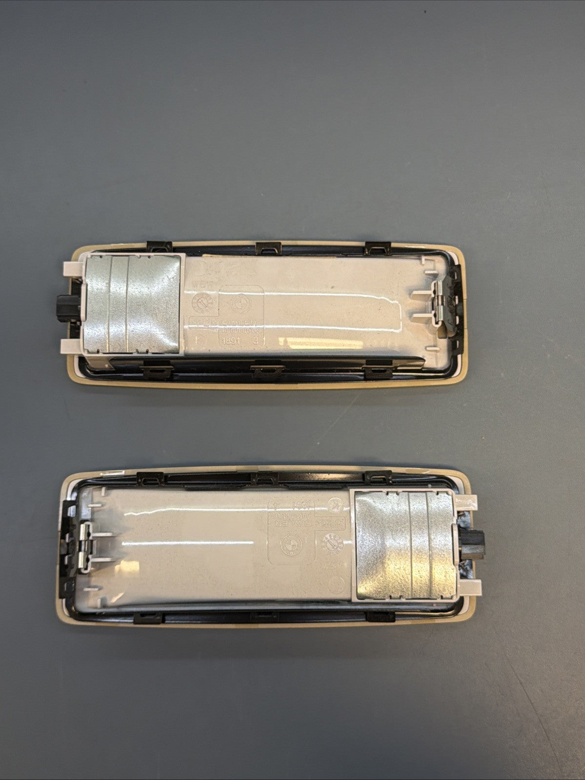 2015 BMW X1 (E84) REAR LEFT & RIGHT ROOF DOME LIGHT SET 2 (BEIGE) 9215602