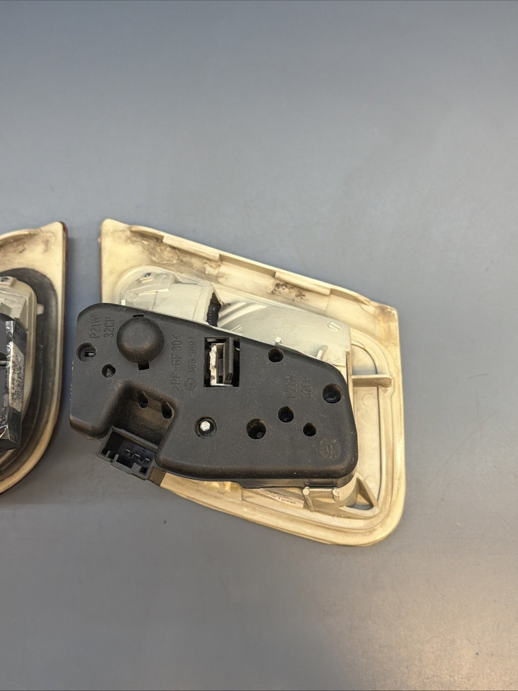 BMW E46 SERIES 3 Left and Right Side Tailgate light lamp Set 6907937 / 6907938