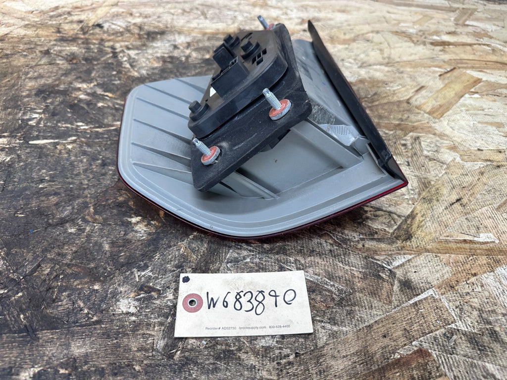 BMW 2003-2006 E83 X3 PRE LCI REAR LEFT+RIGHT OUTER TAIL LIGHT SET OEM 3404103+4