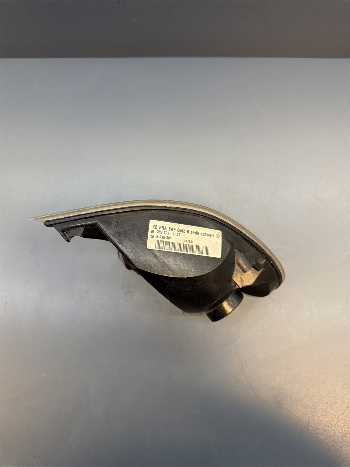 2001-2005 BMW 3 SERIES E46 HEADLIGHT LEFT TURN INDICATOR 388709 6915381 CRACKED