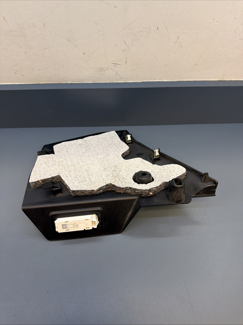 2018- 2023 BMW X2 F39 DASH LEFT SIDE CENTER LOWER COVER PANEL OEM 9292143