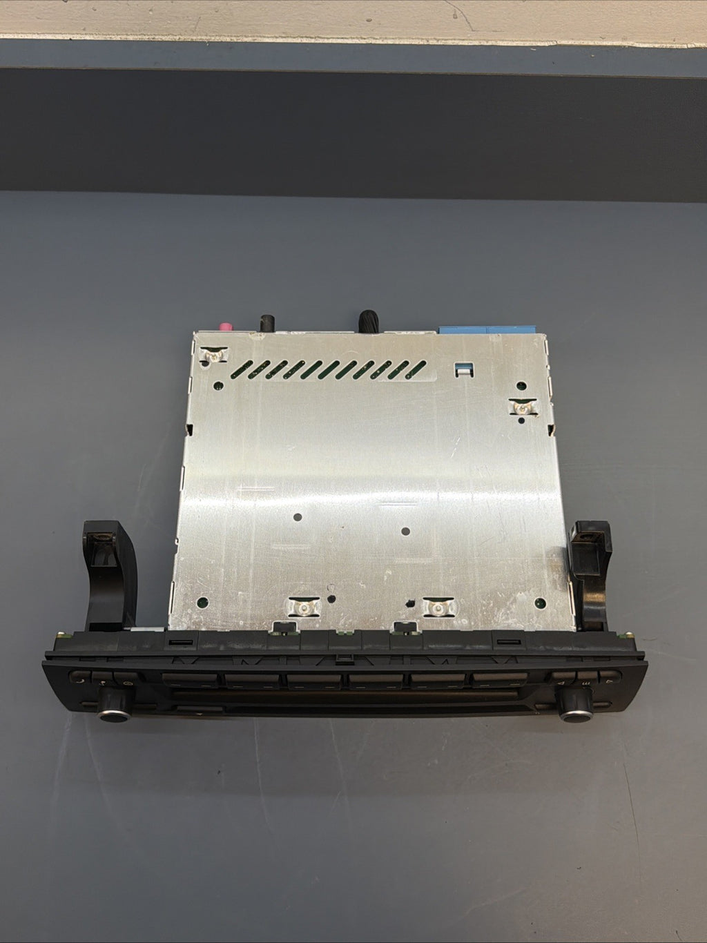 2012-2015 BMW X1 E84 AM FM CD RADIO MEDIA PLAYER RECEIVER CONTROL UNIT 9302163