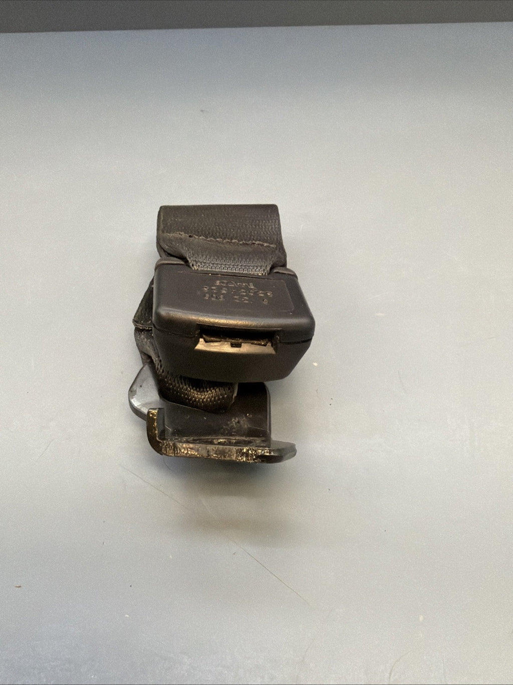 04-10 BMW E60 E61 5 Series Sedan Rear Center Lower Belt Clasp Buckle 9132809