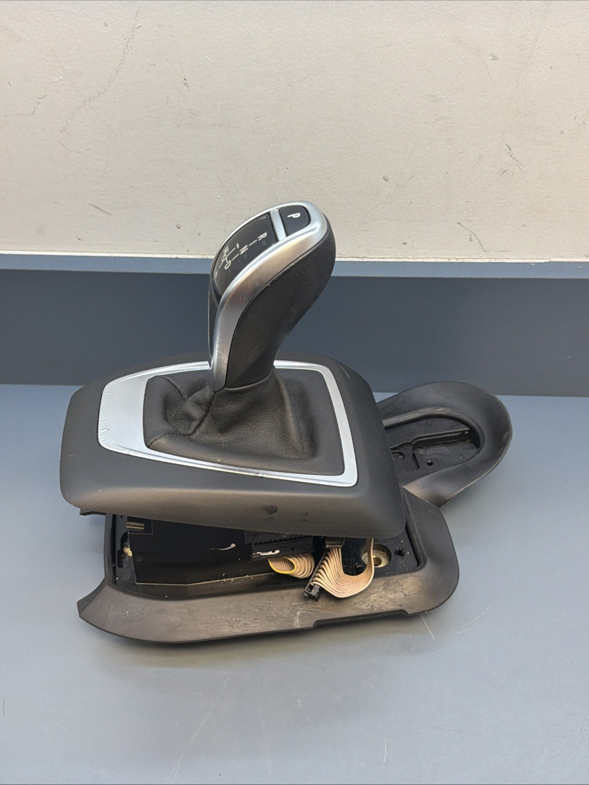 BMW 11-15 E84 X1 AUTOMATIC TRANSMISSION GEAR SHIFTER SELECTOR OEM 9260295