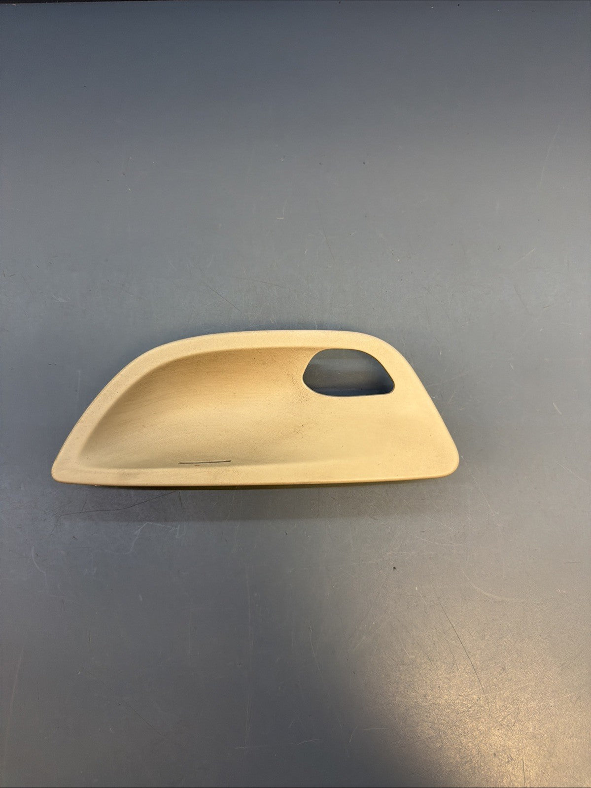 2011-2016 BMW 535I F10 FRONT LEFT INTERIOR DOOR PANEL HANDLE BOLT COVER 7226353