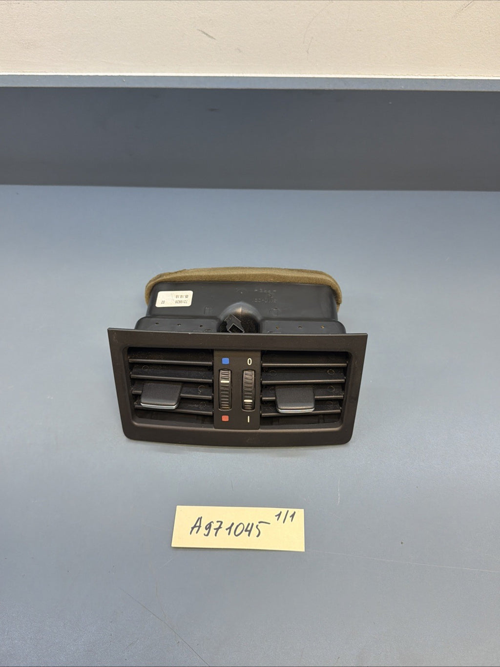 07-12 BMW E90 328i 335i Rear Center Console Air Vent Grille 7129556 OEM